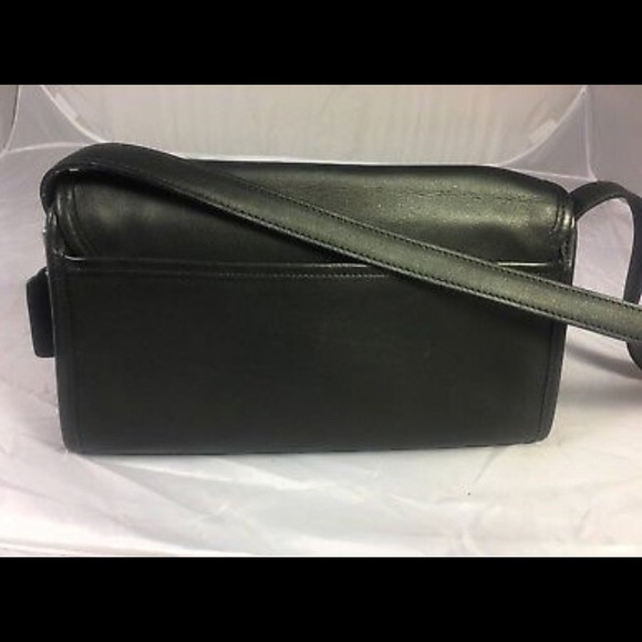 Vintage Coach 1980s, the Andrea flap over bag - Picture 8 of 8